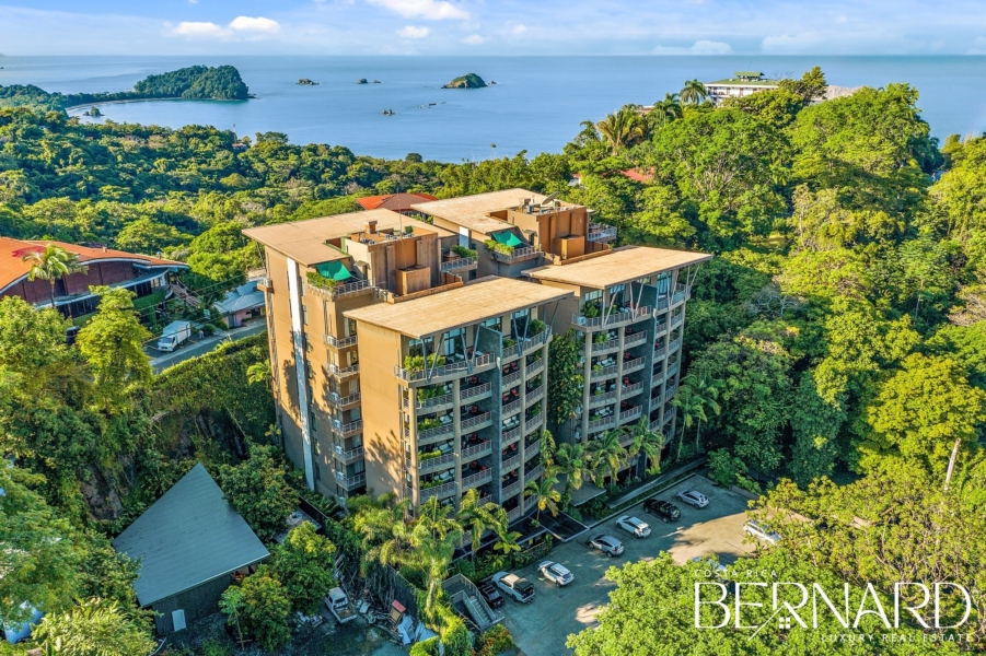 Spacious third-floor suite with luxury amenities overlooking the Costa Rican rainforest at Los Altos Resort.