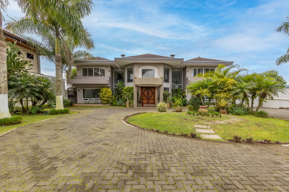 Landscape view of Las Palmeras Luxury Residence in San Ramon, showcasing the expansive estate and lush surroundings, ideal for buyers interested in luxury real estate in Costa Rica.