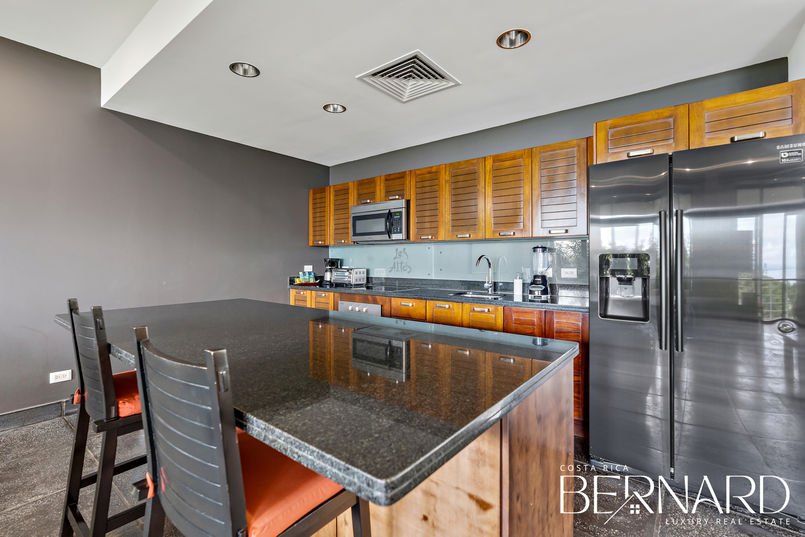 Luxurious Balinese Penthouse in Los Altos, Costa Rica, with ocean views and modern amenities.