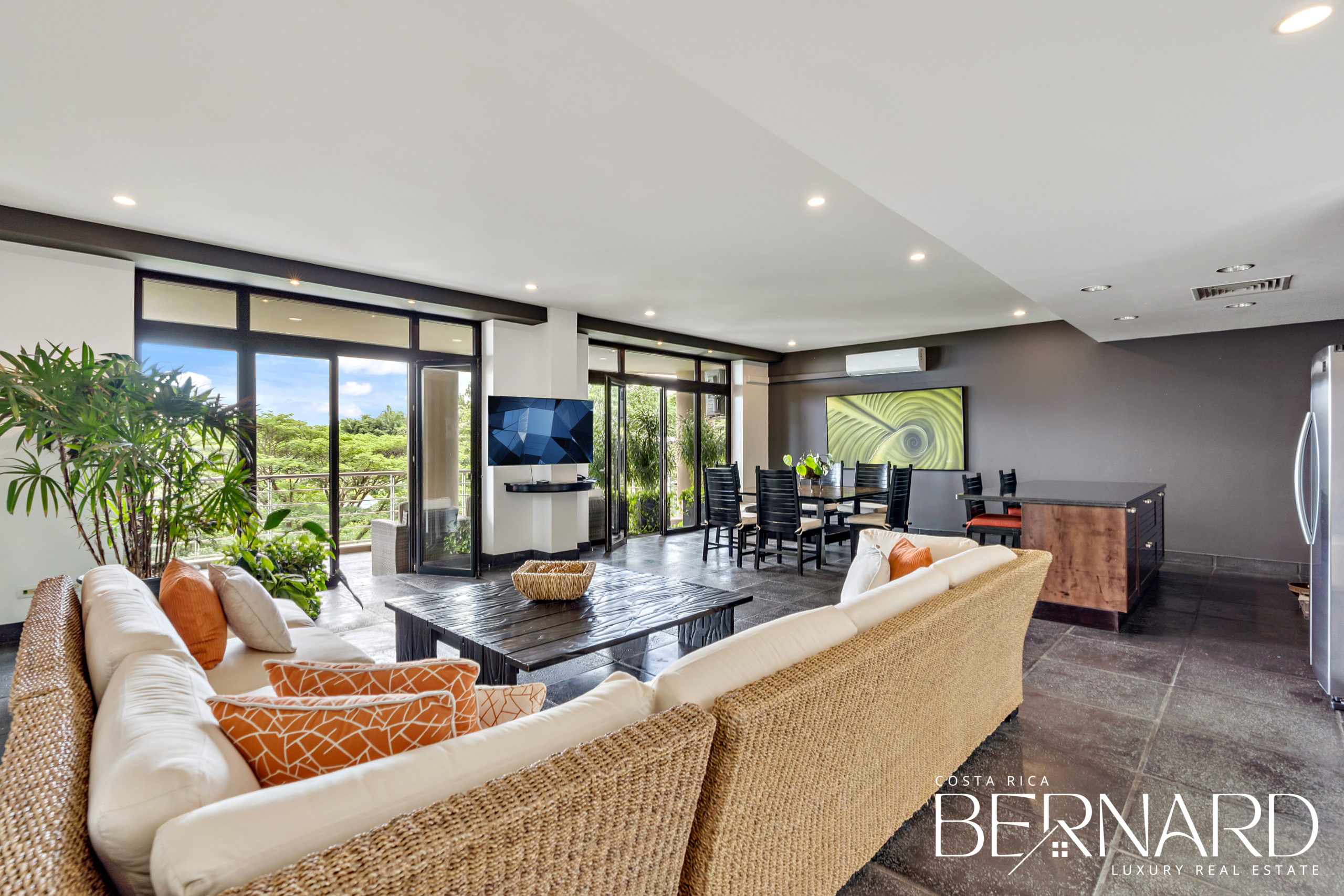 Luxurious Balinese Penthouse in Los Altos, Costa Rica, with ocean views and modern amenities.