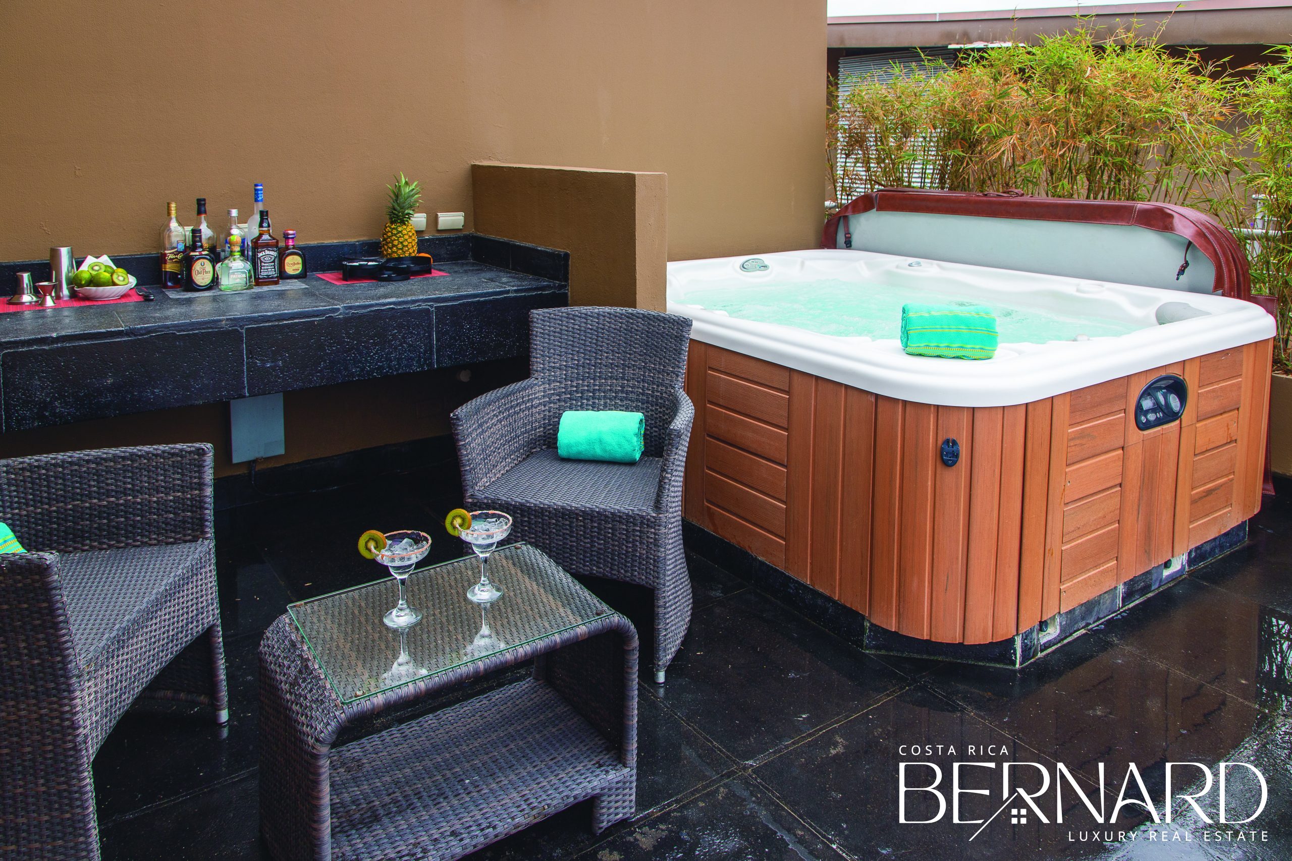 Luxurious Balinese Penthouse in Los Altos, Costa Rica, with ocean views and modern amenities.