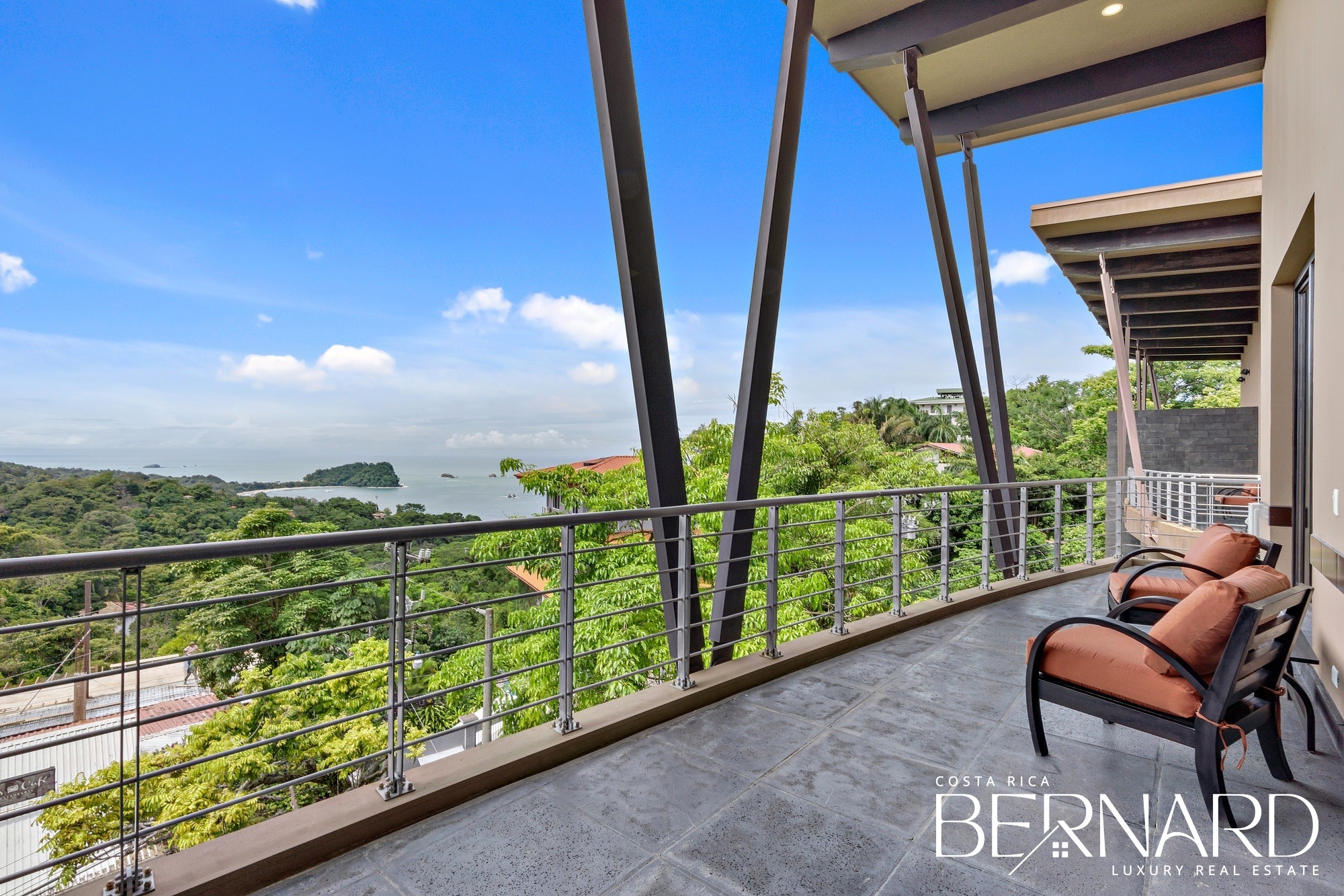 Luxurious Balinese Penthouse in Los Altos, Costa Rica, with ocean views and modern amenities.