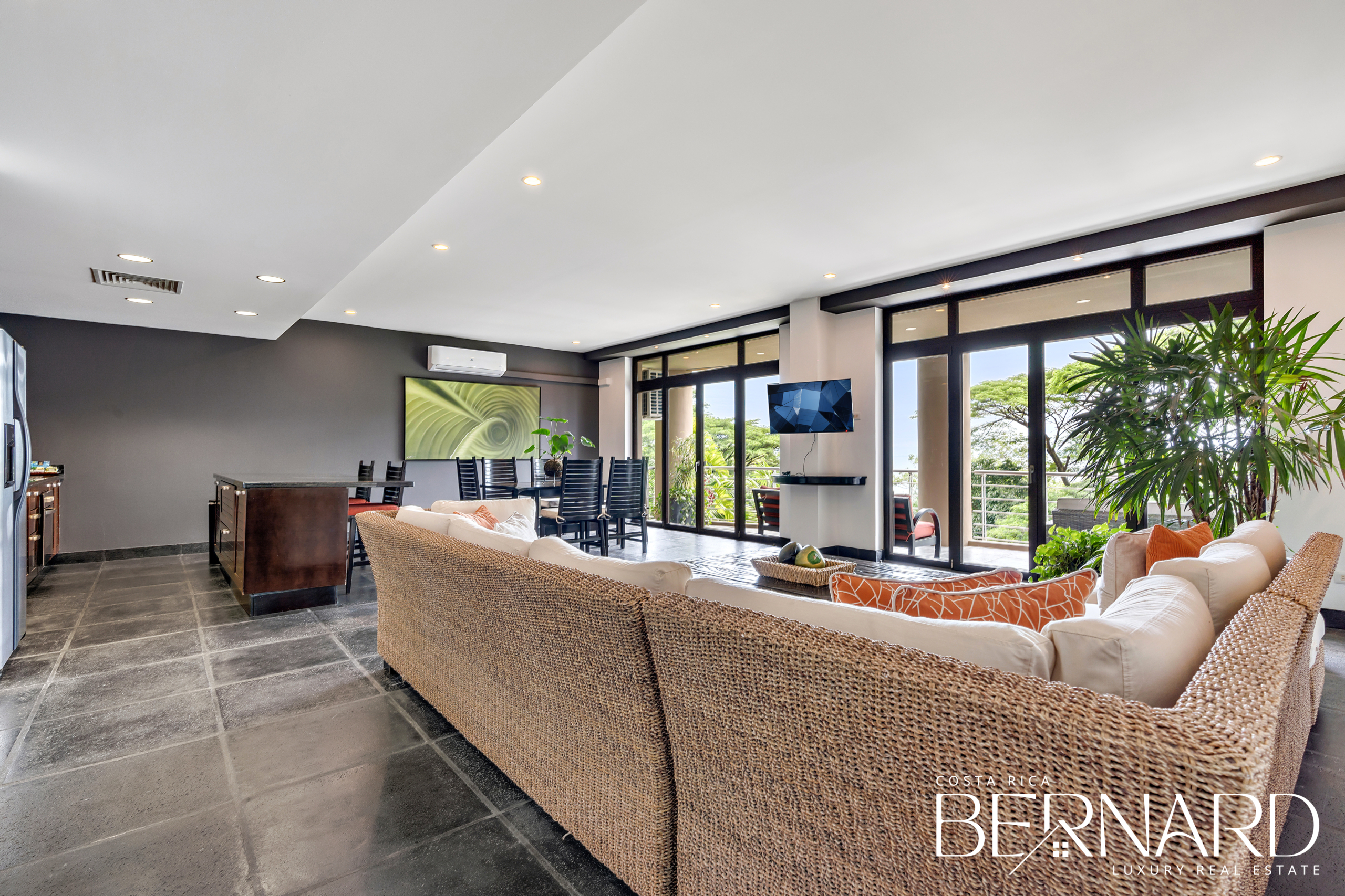 Luxurious Balinese Penthouse in Los Altos, Costa Rica, with ocean views and modern amenities.