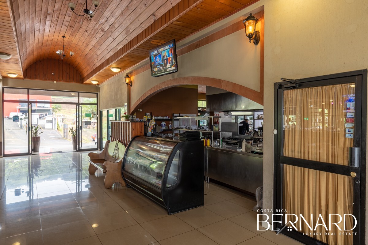 Vibrant restaurant and expansive estate in San Ramon, Costa Rica, surrounded by natural beauty.