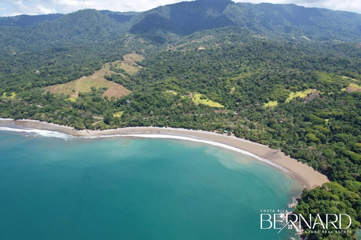 Scenic view of a lush Costa Rican landscape ideal for real estate investment