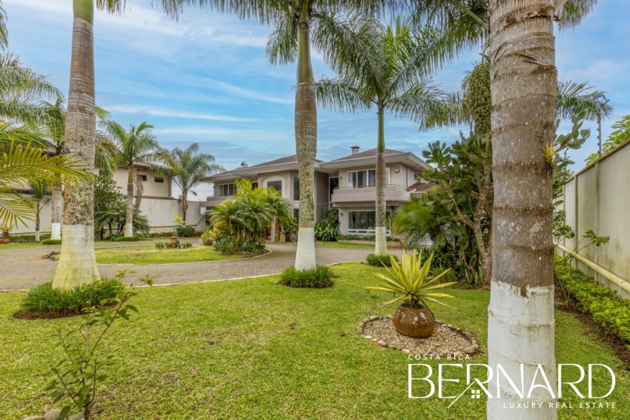 Landscape view of Las Palmeras Luxury Residence in San Ramon, showcasing the expansive estate and lush surroundings, ideal for buyers interested in luxury real estate in Costa Rica.