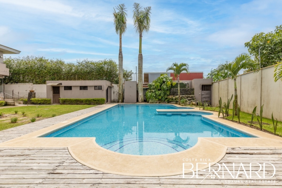 Landscape view of Las Palmeras Luxury Residence in San Ramon, showcasing the expansive estate and lush surroundings, ideal for buyers interested in luxury real estate in Costa Rica.