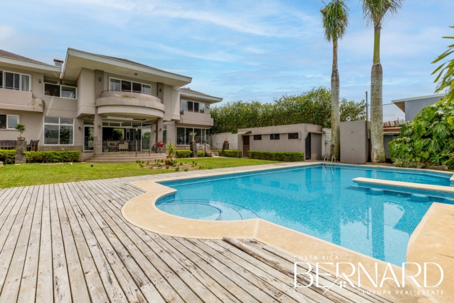 Landscape view of Las Palmeras Luxury Residence in San Ramon, showcasing the expansive estate and lush surroundings, ideal for buyers interested in luxury real estate in Costa Rica.