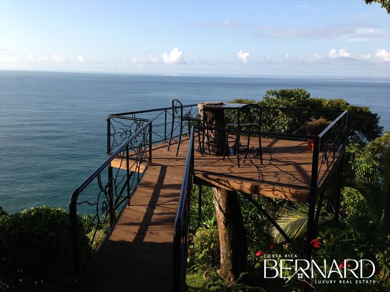 Oceanfront Luxury Villa in Dominical Beach, Puntarenas with Private Pool and Beach Access - Costa Rica Real Estate