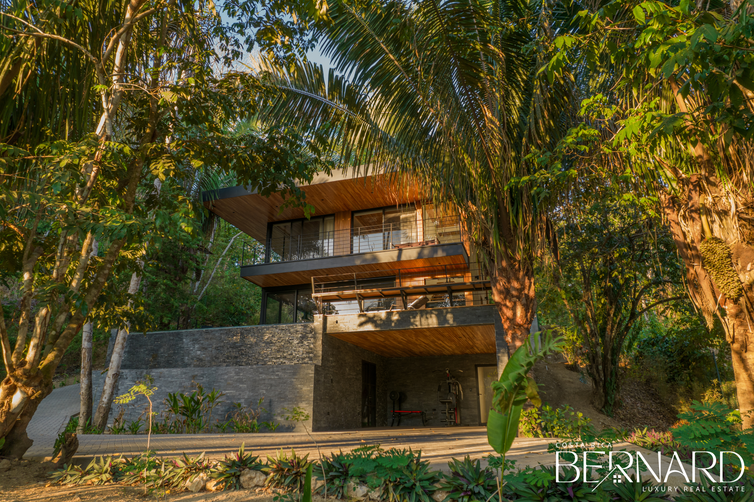 Nomad Haven Villas - Eco-friendly 3-bedroom luxury villa with ocean view in Santa Teresa