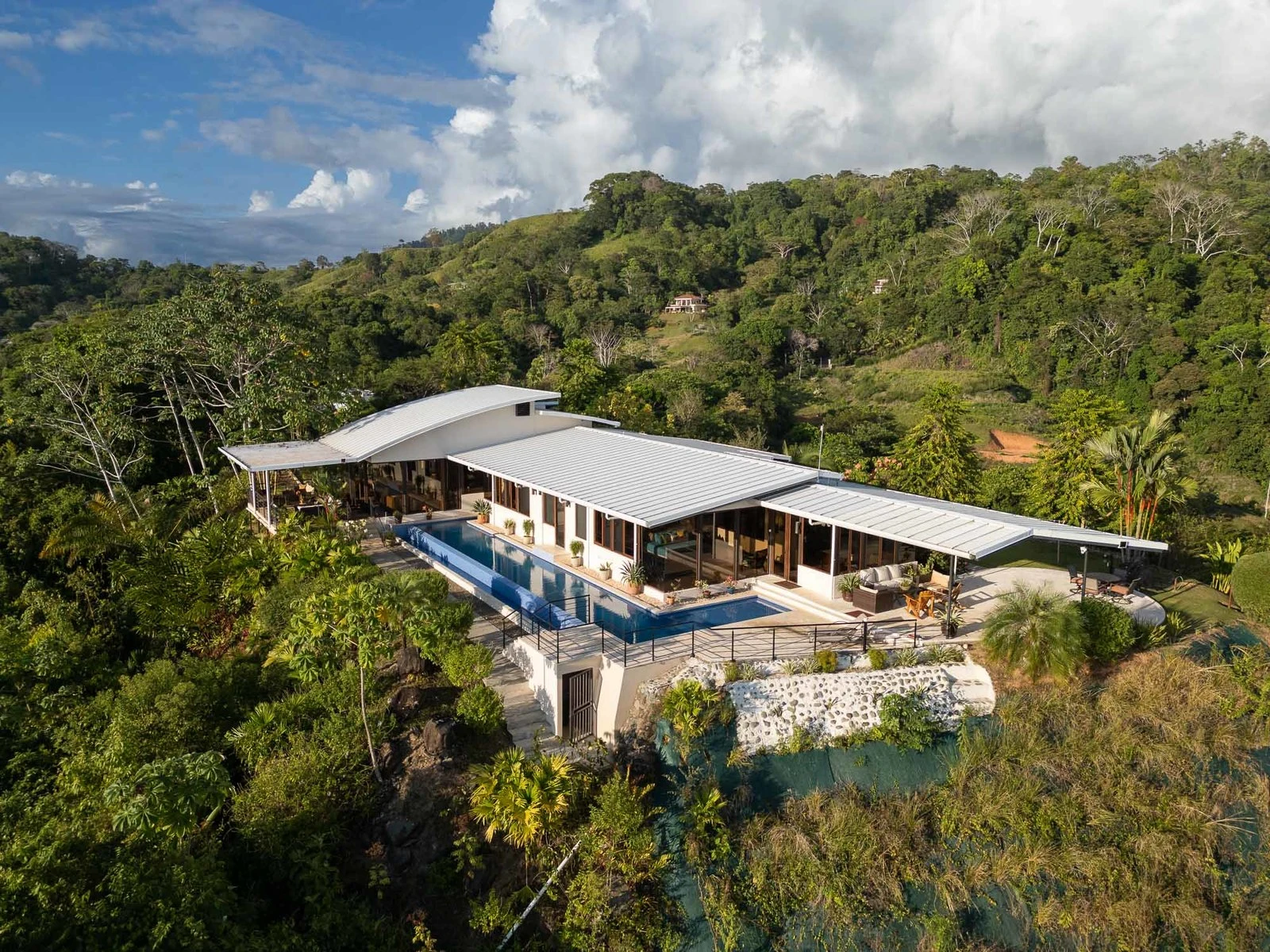 Majestic Coastal Haven: Casa Bendicida